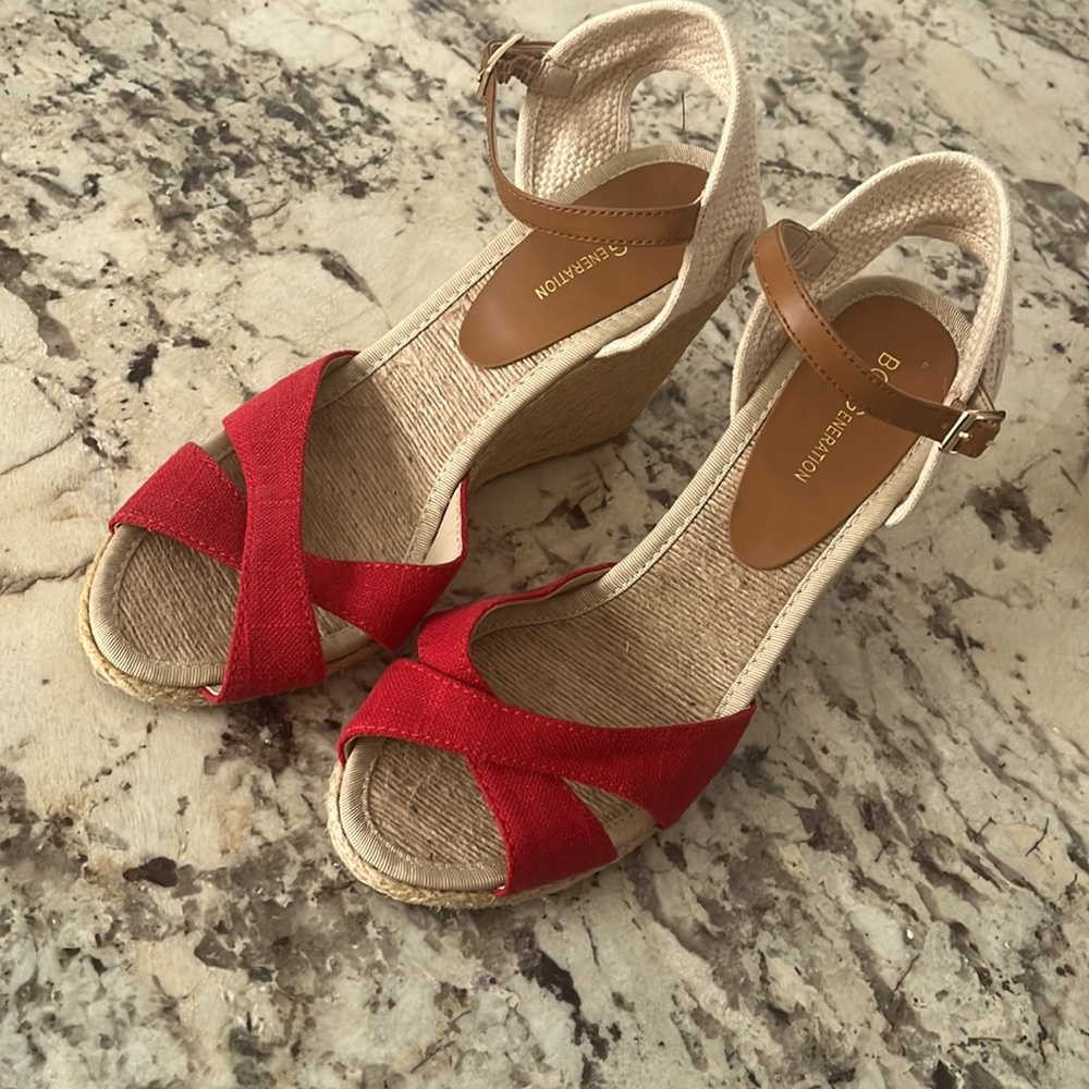 BCBG Generation wedge with red canvas accent and leather straps size 8 1/2 NEW